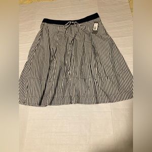 Madison size M blue white striped pleated a-line skirt NEW